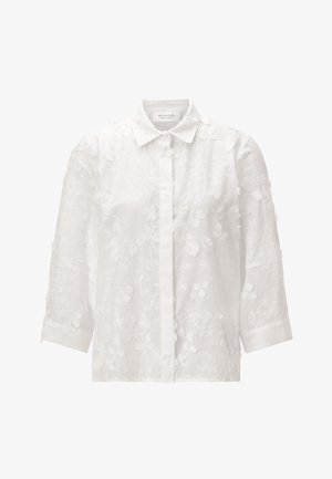 Weiße Bluse zum Knöpfen mit 3D-Blumenstickerei, langen Ärmeln und klassischem Kragen, dargestellt auf weißem Hintergrund.