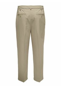 Beežid püksid, mis on viimistletud lõikega, tagataskute, voltide ja elastse vöökohaga mugavuse tagamiseks. Sile ja kerge kangas.