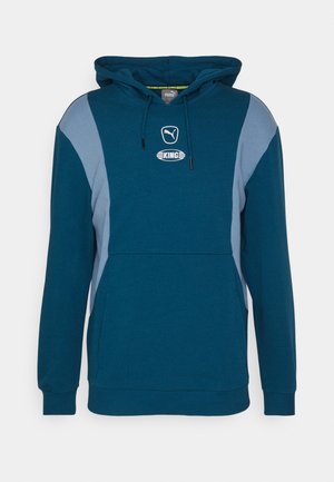 Hoodie in teal met lichtgrijze accenten, voorzien van een kangoeroezak en geprinte logo. Gemaakt van zachte stof met ribbelmanchetten.
