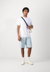 Thumbnail Image 6