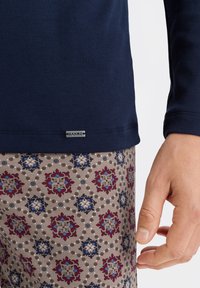 Hanro DAY SET - Nattøj sæt - classic tie print