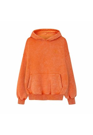Pomarańczowa bluza z kapturem z dzianiny polarowej, z przednią kieszenią kangur, ściągaczami na mankietach i u dołu oraz małym haftowanym logo na piersi.