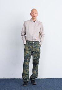 Carhartt WIP SINGLE KNEE PANT - Stoffhose - green stone