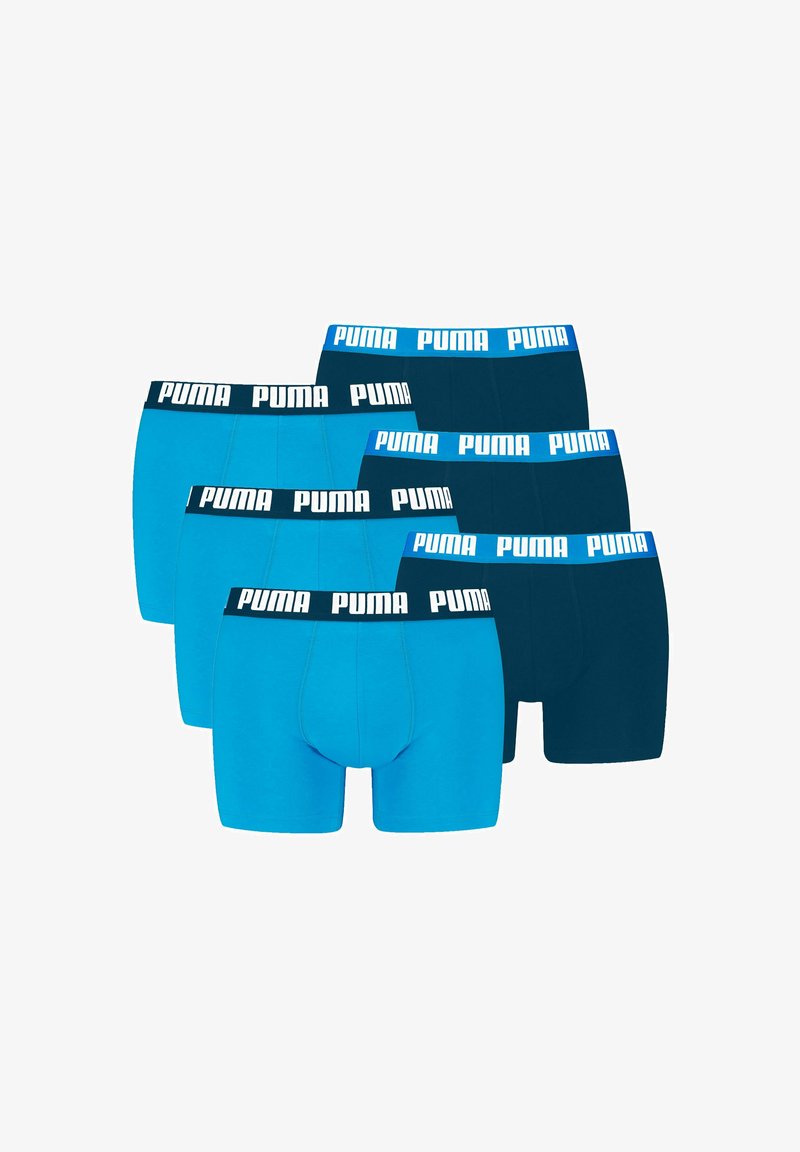 Conjunto de seis bóxers en azul sólido y marino, con cinturillas elásticas que presentan la marca "PUMA" en blanco. Tejido de algodón suave, diseño ajustado.