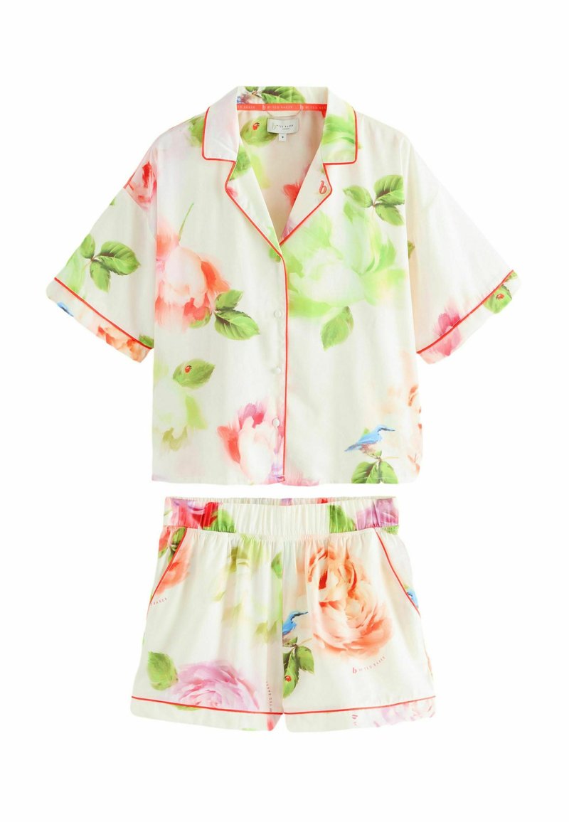 Bloemige korte pyjama in een lichtgewicht stof. Kenmerken zijn een blouse met kraag en knoopsluiting, en shorts, versierd met kleurrijke rozenpatronen en rode accenten.