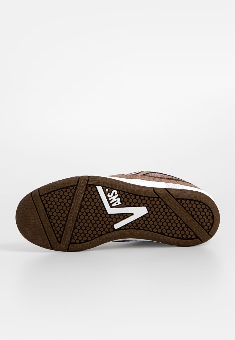 Brązowa gumowa podeszwa trampków z teksturowanym wzorem gripu, z białym logo Vans i kontrastującymi białymi akcentami.