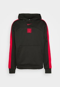 Sweat à capuche noir avec des rayures rouges sur les manches, logo Nike rouge sur la poitrine, et un graphisme carré rouge sous le logo, avec une poche kangourou à l'avant.