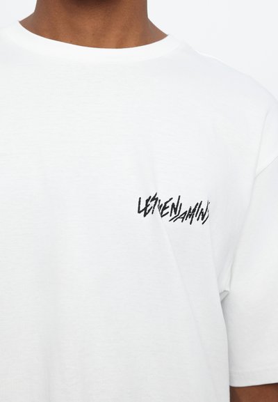 Les Benjamins SHORT SLEEVE TEE UNISEX  - Triko s potiskem - white