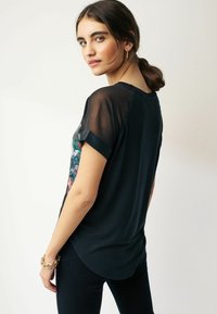 Next SHORT SLEEVE RAGLAN STANDARD - T-shirt - bas - blurred floral