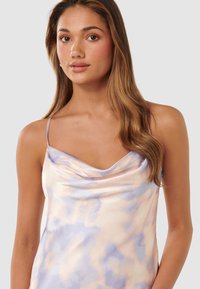 Forever New Petite BLAIR PRINTED DRESS - Ballkjole - soft lilac tie dye