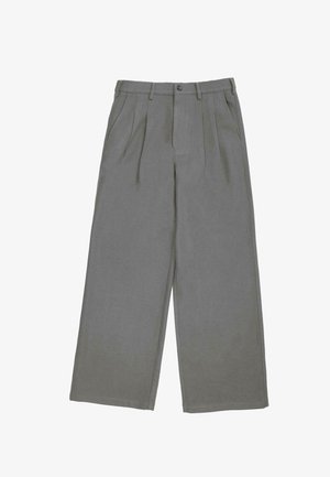 Szare szerokie spodnie z zakładkami, zapięcie na guzik i gładką fakturą materiału. Prosty krój i pełna długość, odpowiednie na różne okazje.