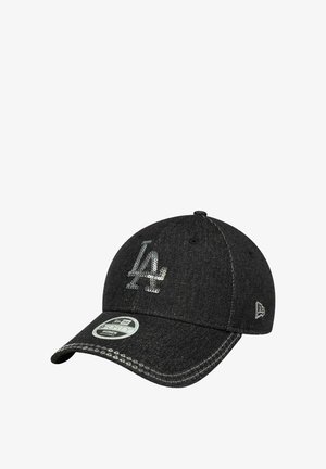 Schwarze Denim-Baseballmütze mit einem glitzernden "LA"-Logo, kontrastierenden Nähten und einem leicht gebogenem Schirm. Verstellbarer Snapback-Verschluss.