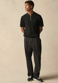 Next TEXTURED SHORT SLEEVE ZIP - Polo majica - black