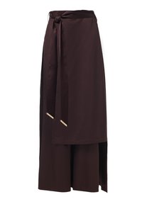 Lange bruine wikkelrok met een zachte textuur, voorzien van een gestrikt taille en gouden accenten. Het ontwerp heeft een gelaagd uiterlijk met een asymmetrische zoom.