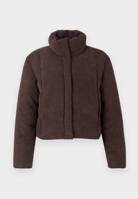 Giacca puffer corta in corduroy marrone con colletto alto e maniche lunghe, esposta piatta su uno sfondo bianco.