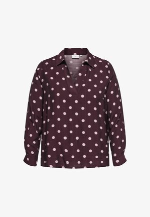 Mørkelilla bluse med lange ærmer med lyserøde prikker, åben V-hals og knappede manchetter.
