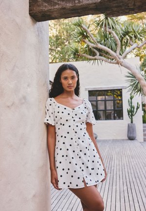 Next, TALL FIT - FLUTTER SLEEVE MINI DRESS  . - Särkkleit - white black polka dot
