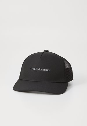 Fekete sapka szilárd elülső résszel és hálós hátrésszel. Görbített karimával rendelkezik, és a "PeakPerformance" szöveg fehér színben található az elülső részén.