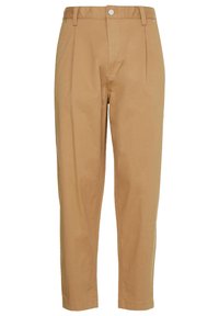 Pantalones beige de pierna recta con passacinturones, cierre frontal con botón, bolsillos laterales y detalles de costura sobre un fondo blanco.