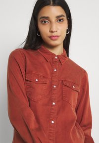 VILA VIBISTA SU-NOOS - Blusa com botões - burnt henna