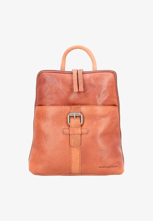 Sac à dos en cuir marron avec texture lisse, forme rectangulaire, poignée supérieure et détail de boucle à l'avant. Marquage minimal en bas à droite.