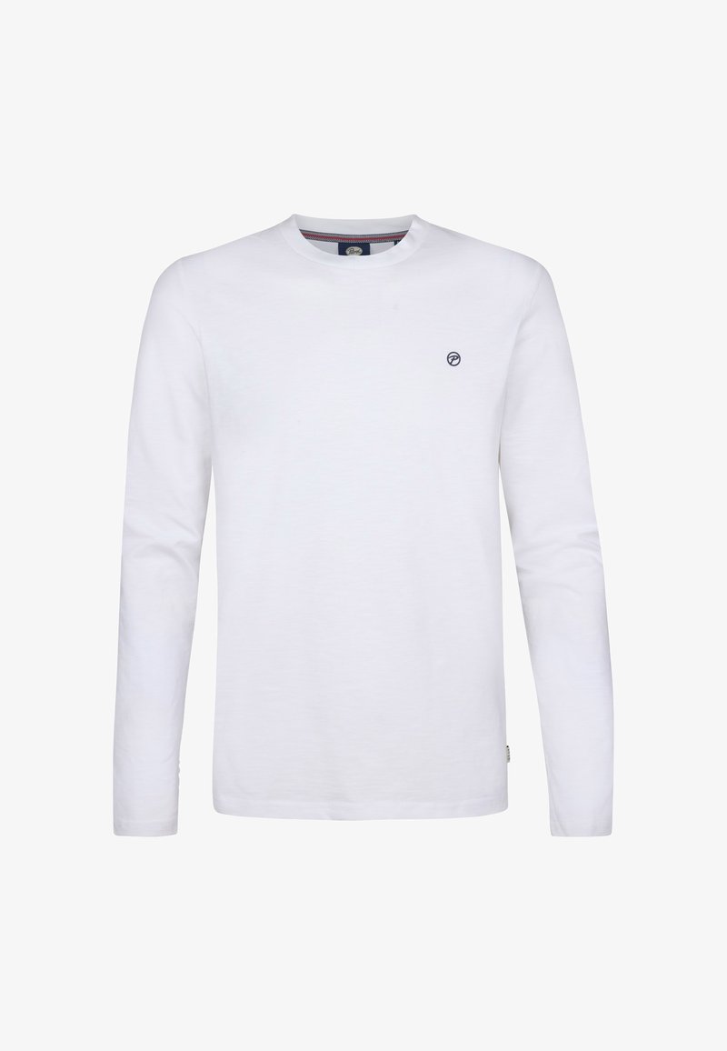 Weißes Langarmshirt mit Rundhalsausschnitt, kleinem schwarzem Logo auf der linken Brust und einem Etikett an der unteren Seite.