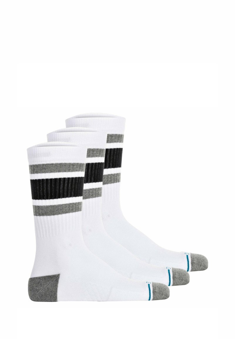Tre coppie di calzini bianchi con design a strisce nere e grigie. Presentano accenti grigi sulla punta e sul tallone, realizzati in un tessuto morbido e elastico.
