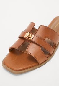 Copenhagen Shoes Mules - cognac