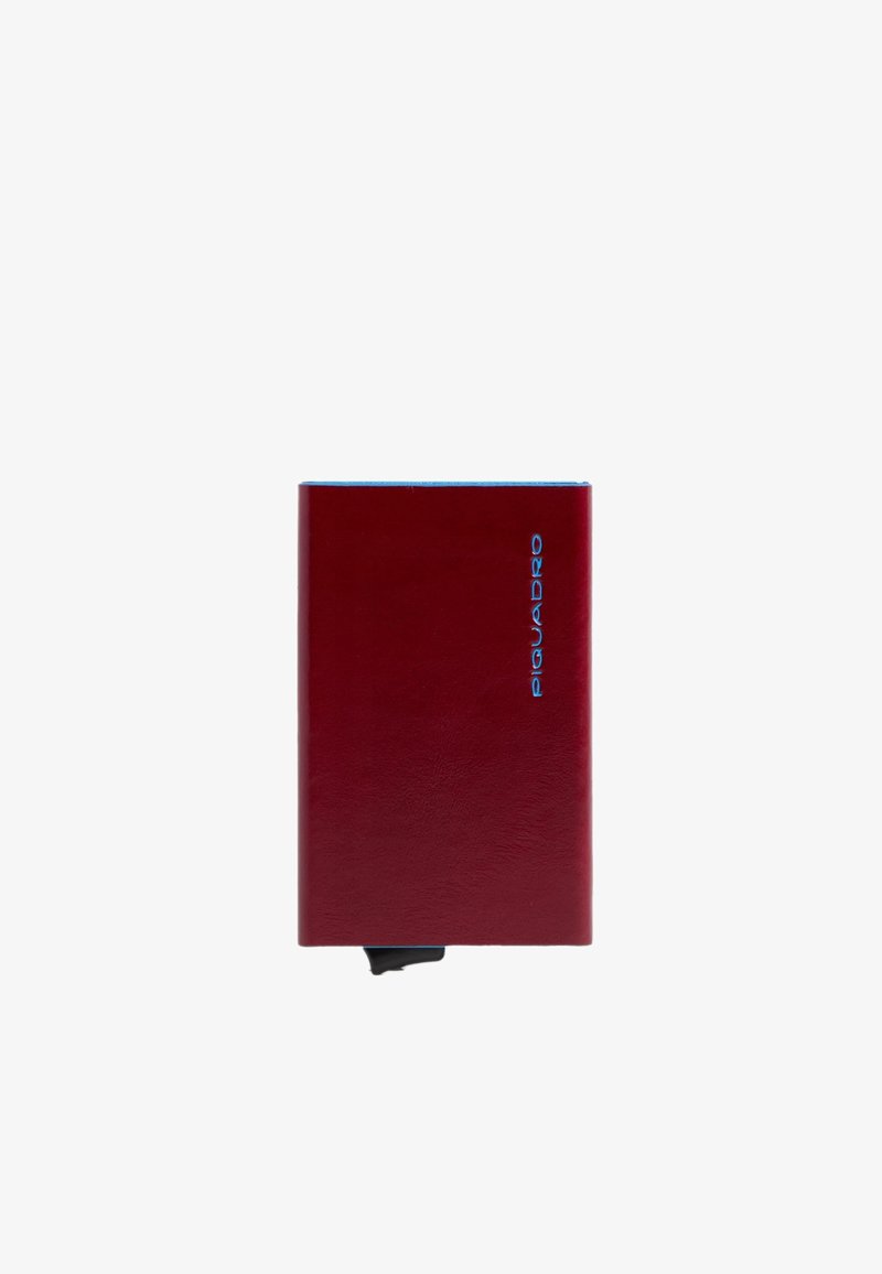 Rode lederen portemonnee met blauwe accenten, met een gladde textuur en een strak ontwerp. Voorzien van het merklogo dat in het leer is geperst aan de voorkant.