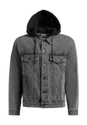 Svart denimjakke med knappelukking foran og brystlommer, utstyrt med hette av svart stoff med snorer.