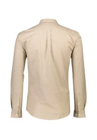Μπεζ πουκάμισο με μακριά μανίκια, στάνταρ γιακά, ίσιο τελείωμα και μανσέτες με κουμπιά. Ομαλή υφή, ελάχιστες ραφές και χωρίς σχέδια.