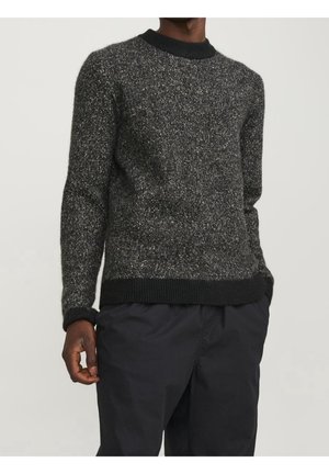 Grober grauer Strickpullover mit kontrastierendem schwarzen Rippenkragen und Saum. Verfügt über eine weiche Textur und ein klassisches Rundhals-Design.