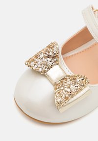 Friboo Bailarinas con hebilla - off-white