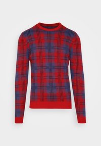 Rot und lila gestrickter Pullover mit einem Karomuster, rundem Ausschnitt und gerippten Bündchen. Strukturierte Oberfläche mit kontrastierenden Farben.