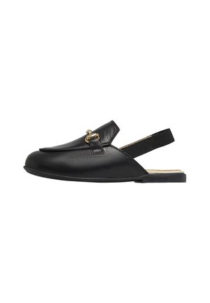 Scarpe slingback in pelle nera con punta arrotondata, dotate di una fibbia dorata e un cinturino elastico. Texture liscia e suola piatta.