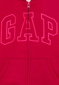 GAP LOGO GIRLS - Cipzáras pulóver - bright beet
