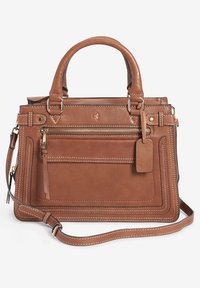 Sac à main en cuir marron avec une forme structurée, double poignées, bandoulière réglable, poche zippée extérieure et détails de couture contrastés.