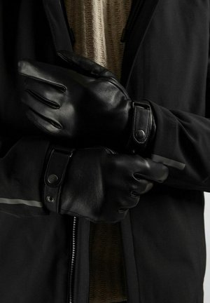 Rank 13: Suitable - Gloves