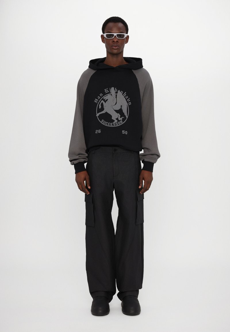 Han Kjøbenhavn - SUCCESSOR PRINTED UNISEX - Sweatshirt - black, Enlarge