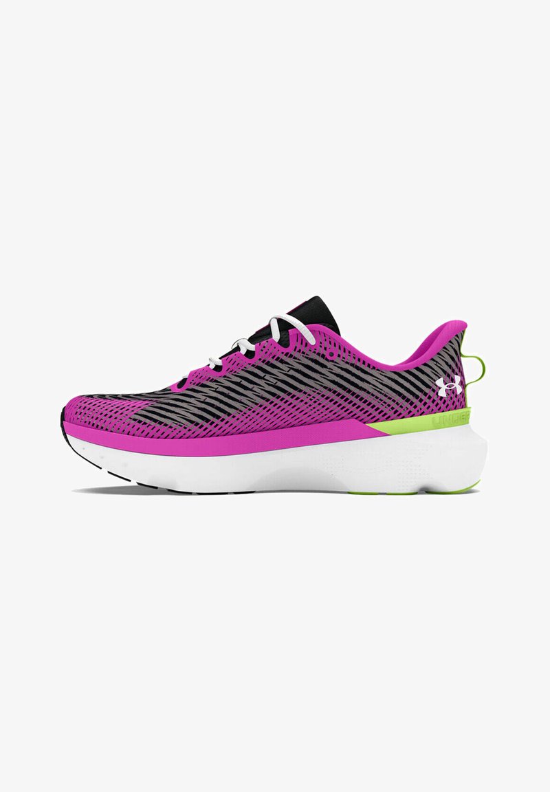 Scarpa da corsa con una tomaia in rete rosa e nera, intersuola bianca e accenti verdi. Presenta un motivo testurizzato e chiusura con lacci.
