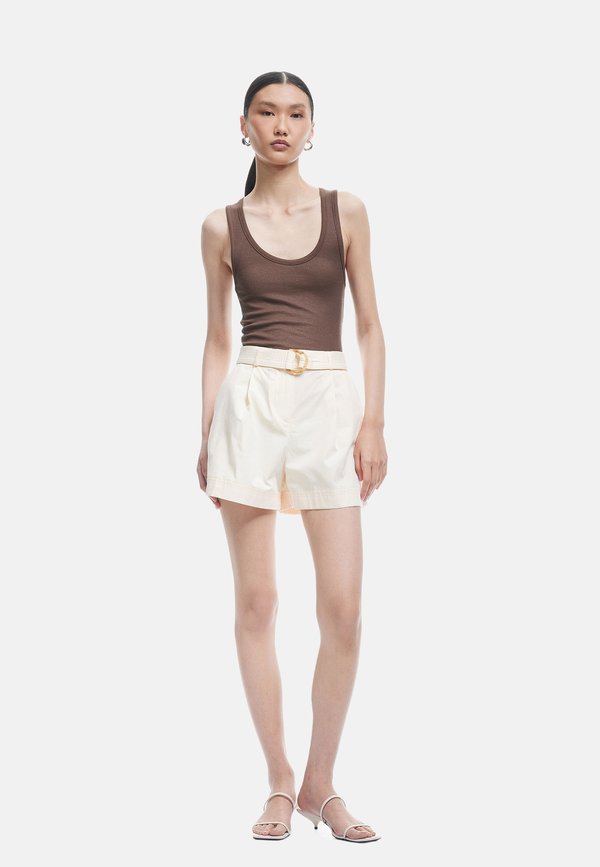 POCKET DETAIL - Shorts - beige