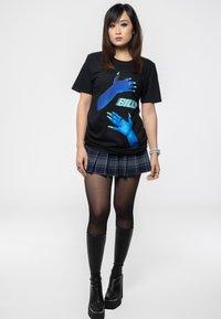 Paradiso Clothing BILLIE EILISH HUG - Print T-shirt - black
