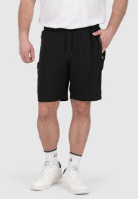 Pantaloni corti sportivi neri realizzati in tessuto leggero, con elastico in vita e cordoncino, tasche laterali e un sottile dettaglio del logo.