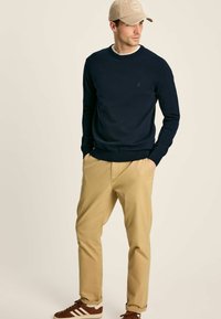 Tom Joule REGULAR FIT - CREW NECK - Svetrík - navy