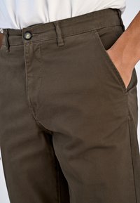 Lindbergh Trousers - deep brown