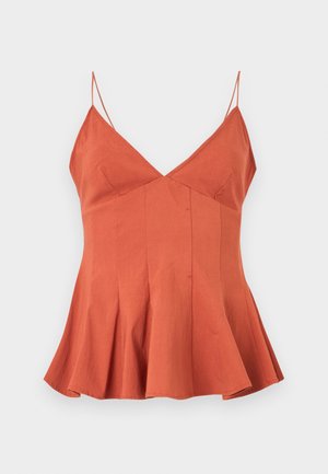 Τοπ σε σκουρό πορτοκαλί-σκουριά χρώμα, χωρίς μανίκια με λεπτές τιράντες σπάγγος, ντεκολτέ σε σχήμα V, εφαρμοστή περιοχή στο στήθος και ελαφρώς φαρδύ, πιεταριστό τελείωμα.