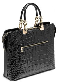 Musta krokotiilikuvioitu käsilaukku, jossa on kaksinkertaiset yläkahvat, kullanväriset metalliosat ja etutasku vetoketjulla lisäsäilytystä varten.