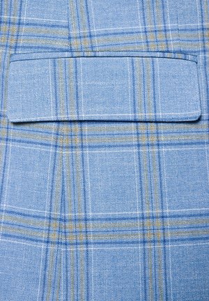 Jasnoniebieska tkanina w kratę z cienkimi żółtymi i ciemnoniebieskimi liniami. Widoczna jest naszywana kieszeń zintegrowana z wzorem. Teksturowany splot.