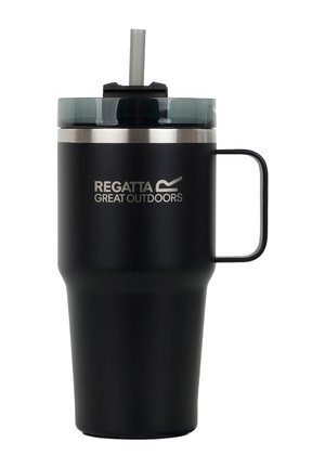 Gobelet de voyage isolant noir avec poignée, couvercle transparent, paille grise et logo « Regatta Great Outdoors » sur le devant.