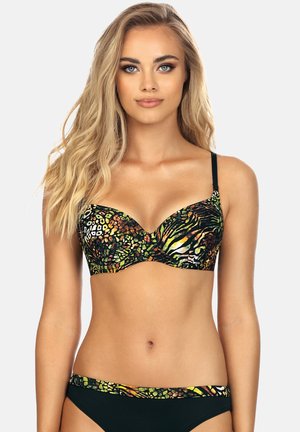 Bikini z drutami, w intensywny wzór dżungli, z zielonymi, pomarańczowymi i żółtymi elementami; czarne akcenty na ramiączkach i pasku.
